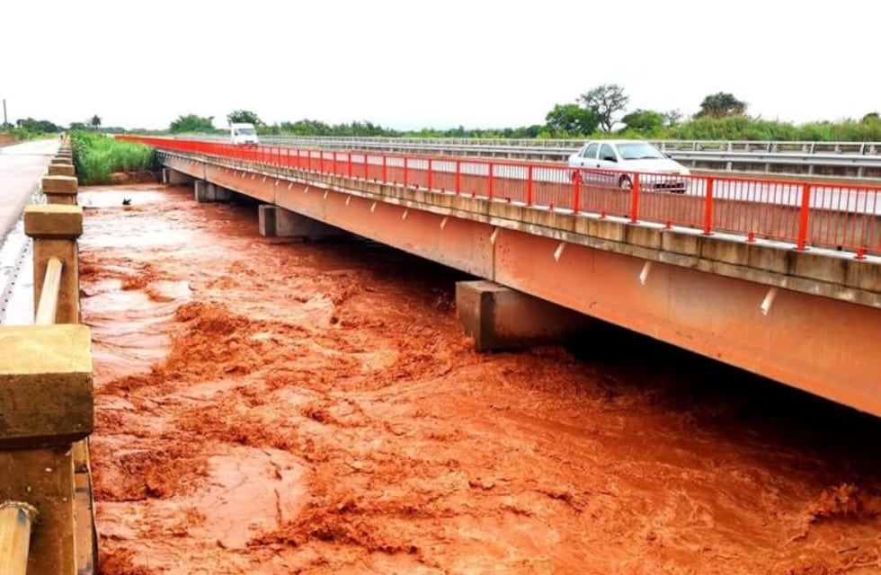 Fuerte crecida en el río Colorado de Pichanal