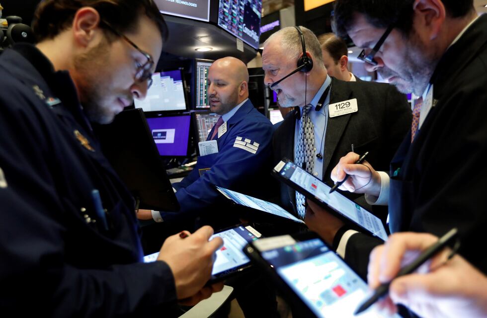 Cambios en el mercado: cuánto subieron los bonos y las acciones en la previa a los cierres de listas