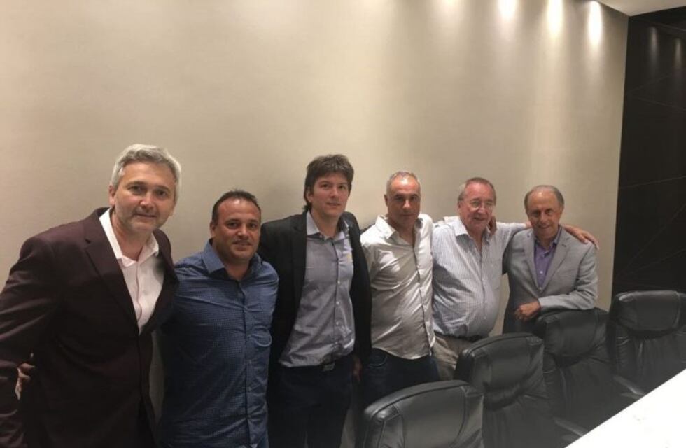 Central oficializó la continuidad de Leo Fernández como DT