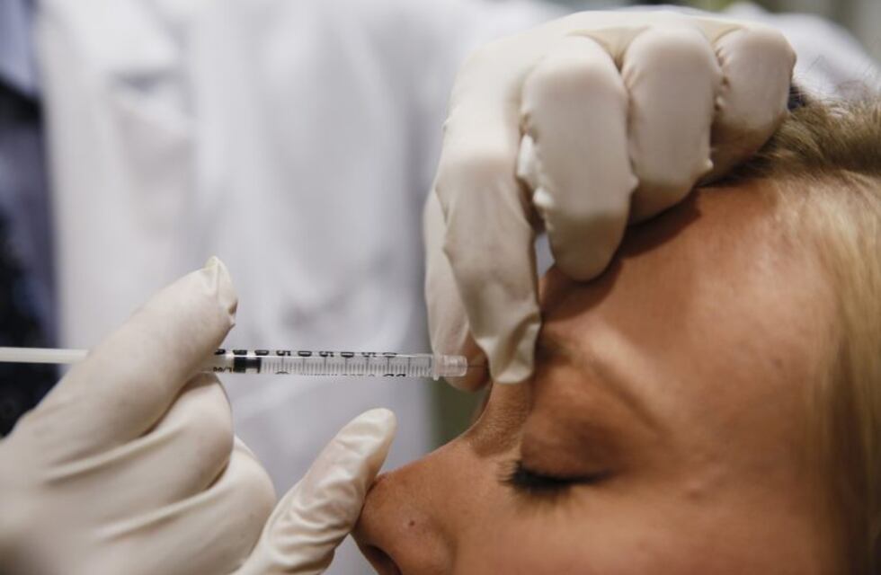 Furor por el bótox: la obsesión por eliminar las arrugas