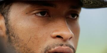 Ecuador National Soccer team player Arturo Mina talks to journalists before a training session ahead of Thursday's World Cup qualifying game against Paraguay, in Asuncion, Paraguay, Wednesday, March 22, 2016\u002E (AP Photo/Jorge Saenz) paraguay arturo mina futbol entrenamiento seleccion ecuador futbol futbolistas entrenamientos seleccion ecuador