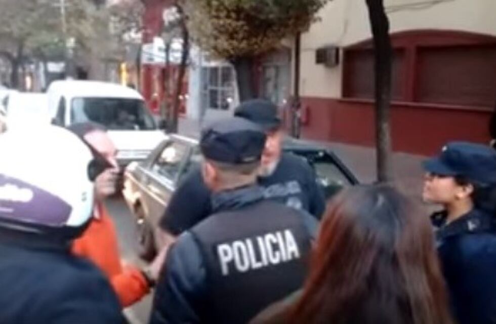 Fuerte cruce entre conductor y manifestantes del #NiUnaMenos