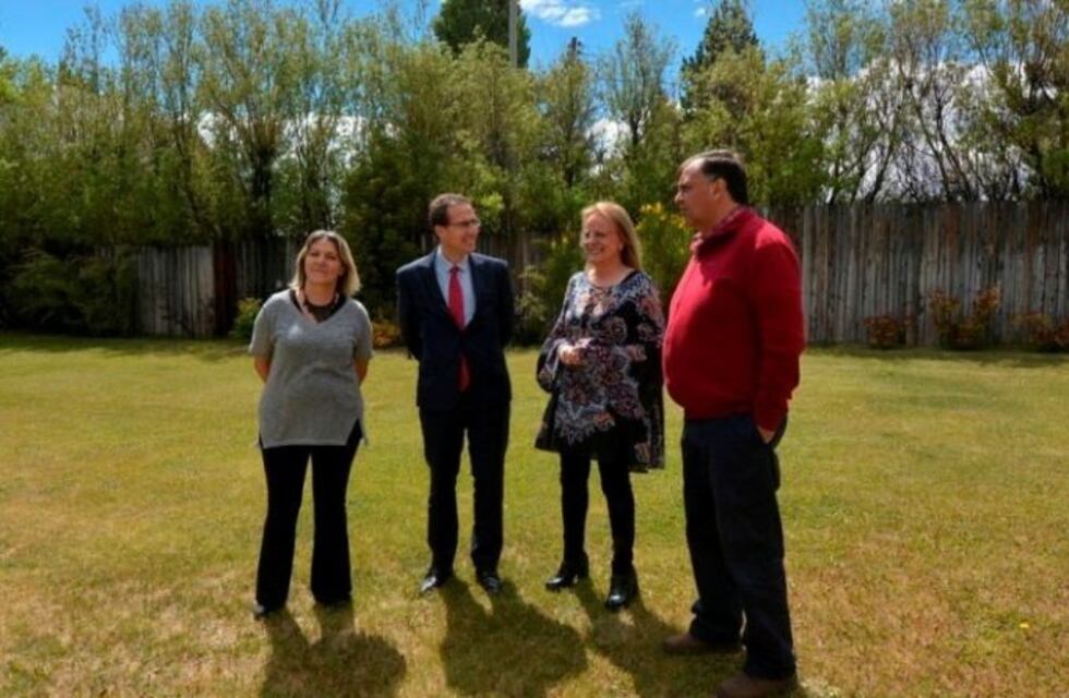 Calafate : cónsul de Francia visitó villa turística