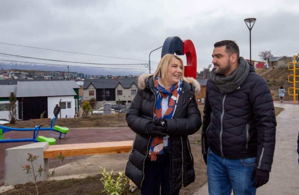 Bertone y Vuoto inauguraron un playón deportivo y una plaza en el Barrio Pipo
