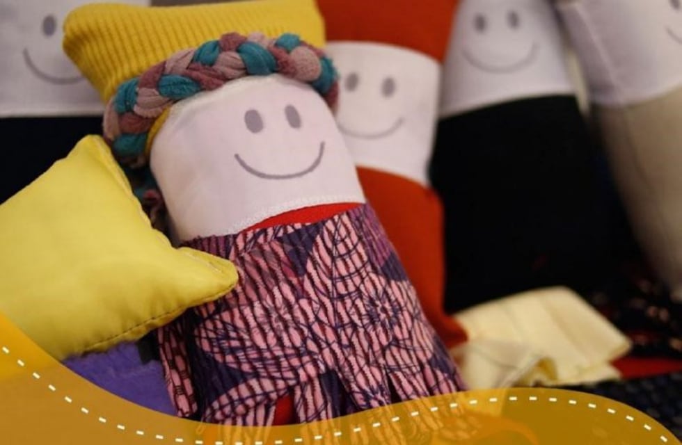 Gesto solidario: el Tríptico de la Infancia produce y regala muñecos