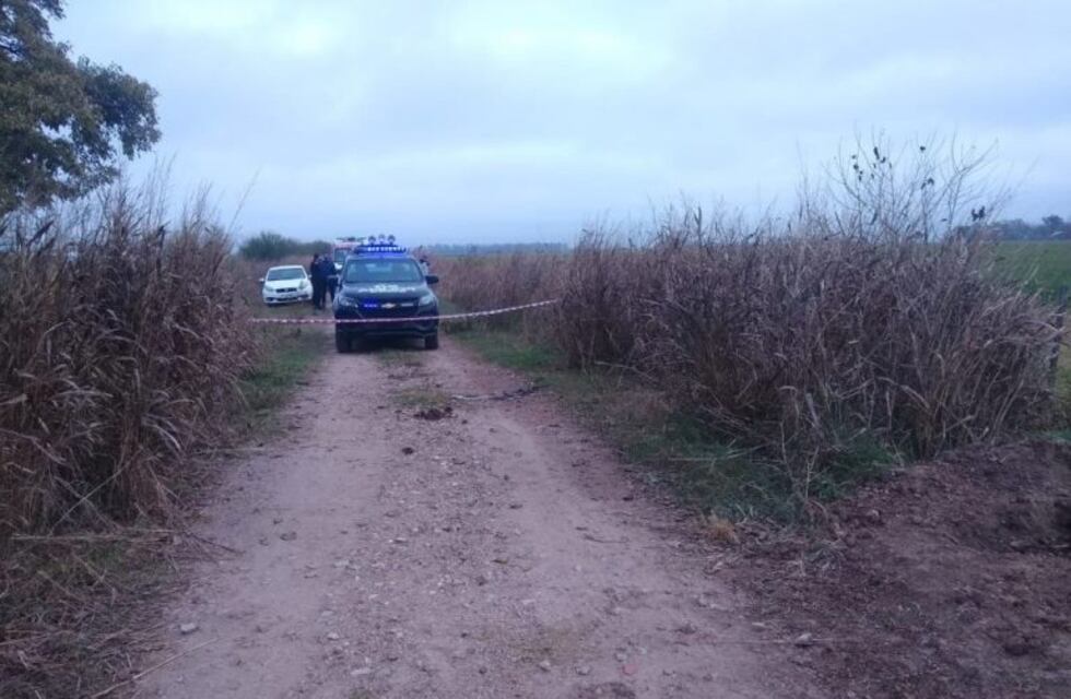 El cuerpo calcinado de un joven fue encontrado en un camino rural