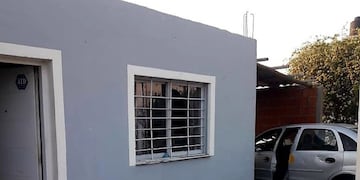 Casa atacada por presuntos delincuentes en Villa Carlos Paz\u002E