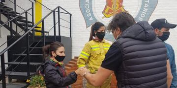 Visita y agradecimiento en persona del ministro Alfonso Mosquera a los bomberos voluntarios y efectivos involucrados\u002E (Foto: Twitter / Gobierno de Córdoba)\u002E