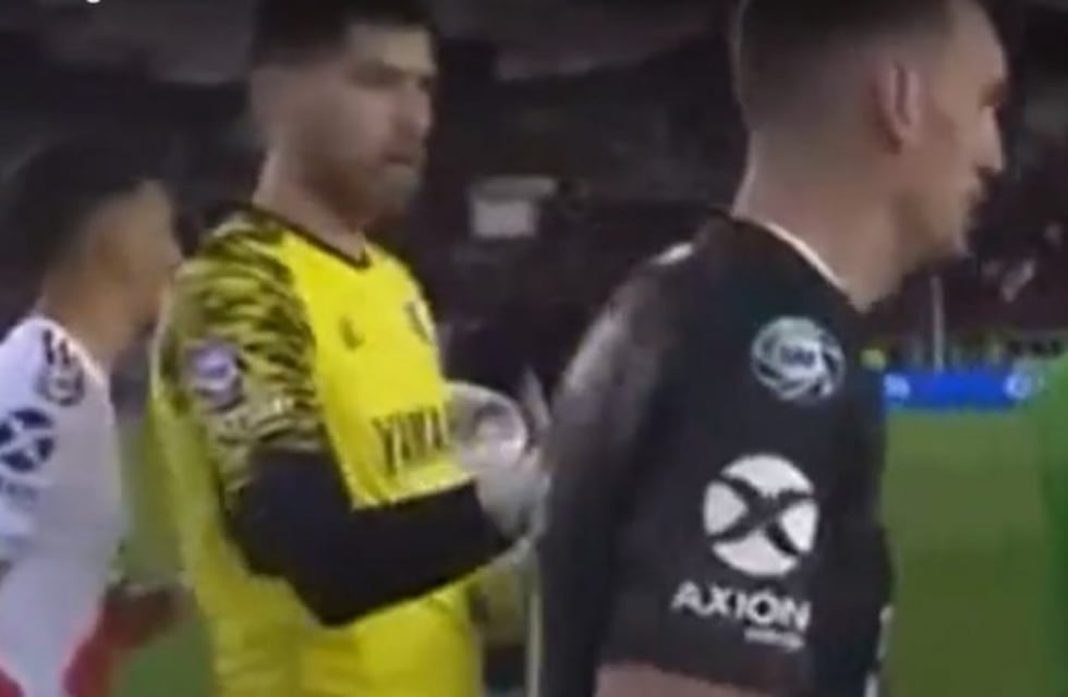 River-Lanús: Franco Armani le negó el saludo a Agustín Rossi y se armó la polémica