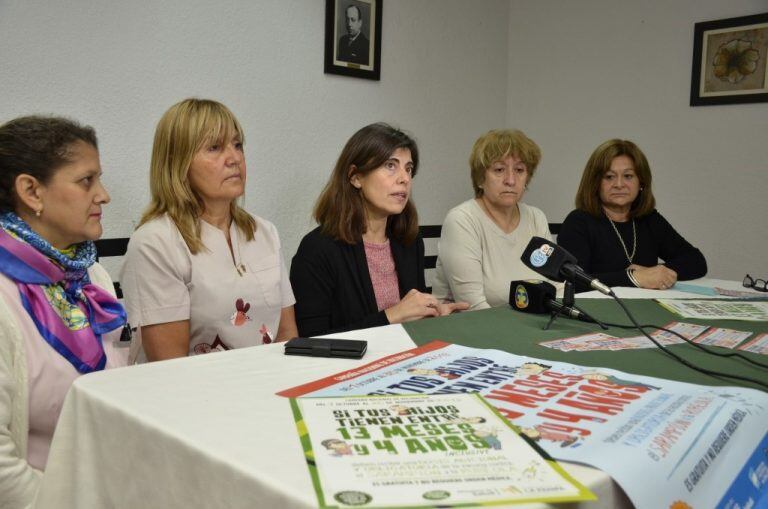 Ana Bertone (al centro), durante el lanzamiento de la Campaña de Vacunación (Gobierno de La Pampa)
