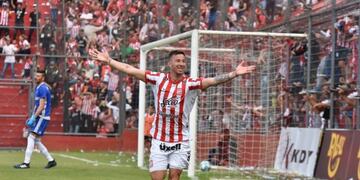 Luciano Pons festeja su gol ante Deportivo Riestra (Foto: Prensa San Martín)\u002E