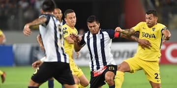 Alianza Lima y Boca no se sacaron diferencias en Perú\u002E / AFP PHOTO / LUKA GONZALES