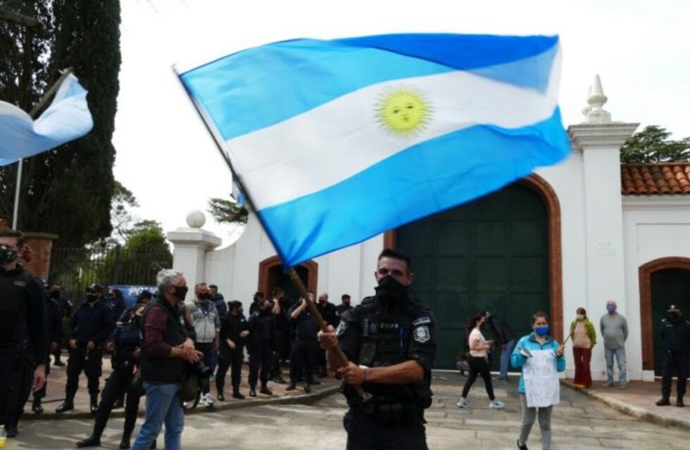 Policía bonaerense: diputados de la UCR piden al presidente que de una "respuesta inmediata"