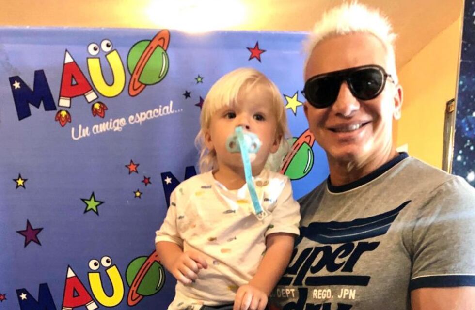 Flavio Mendoza peinó a su hijo con una aspiradora y despertó la polémica en las redes