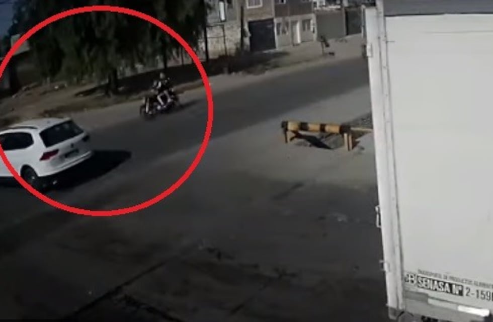 Mirá el impresionante choque de la empresaria de Átomo y los motociclistas