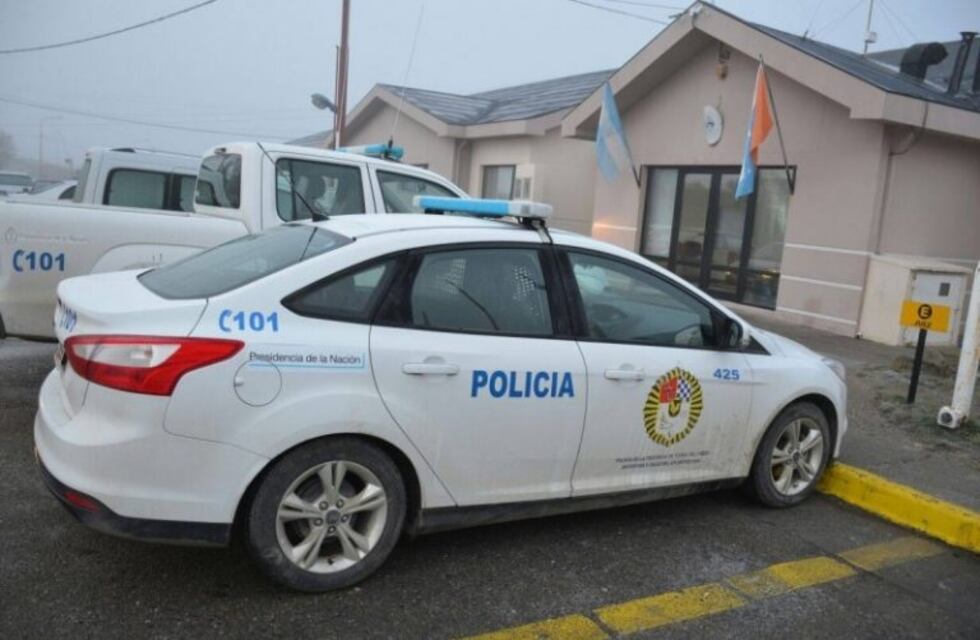 Dos automóviles colisionaron en esquina céntrica de Ushuaia
