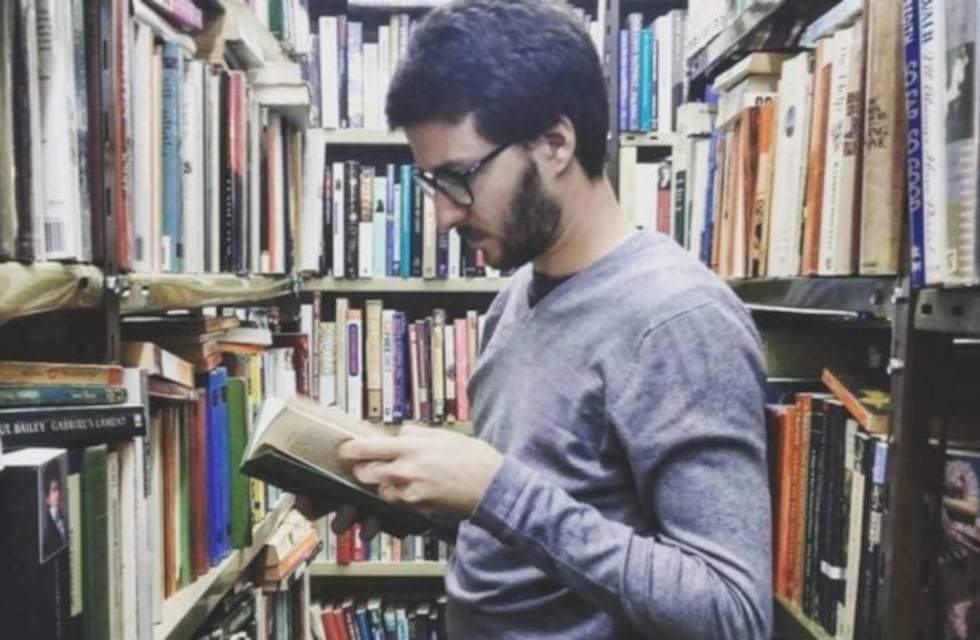 Un bahiense ganó un concurso de poesía y publicará su primer libro