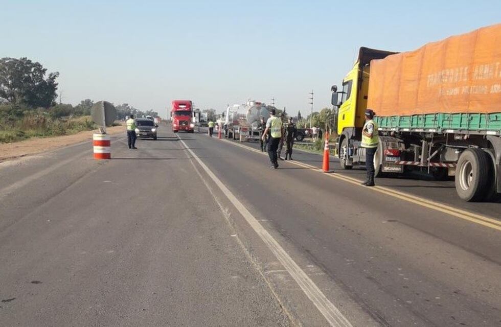 Bloqueo camionero en la ruta 34 contra las medidas restrictivas de Santiago del Estero