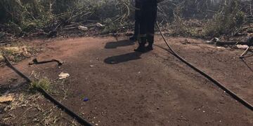 Los bomberos trabajaron para sofocar las llamas\u002E