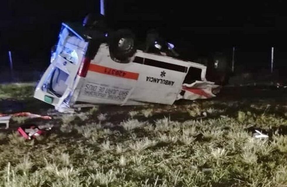 Río Cuarto: volcó una ambulancia y murió un paciente