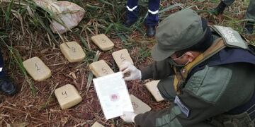 La droga fue abandonada por un hombre que huyó en la espesura del monte\u002E