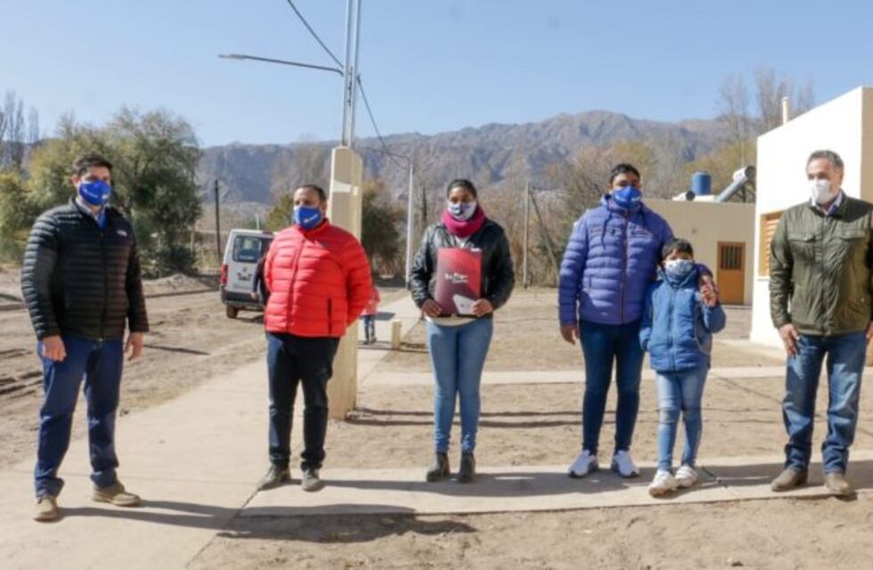 El Gobierno entregó 15 viviendas en Sanagasta