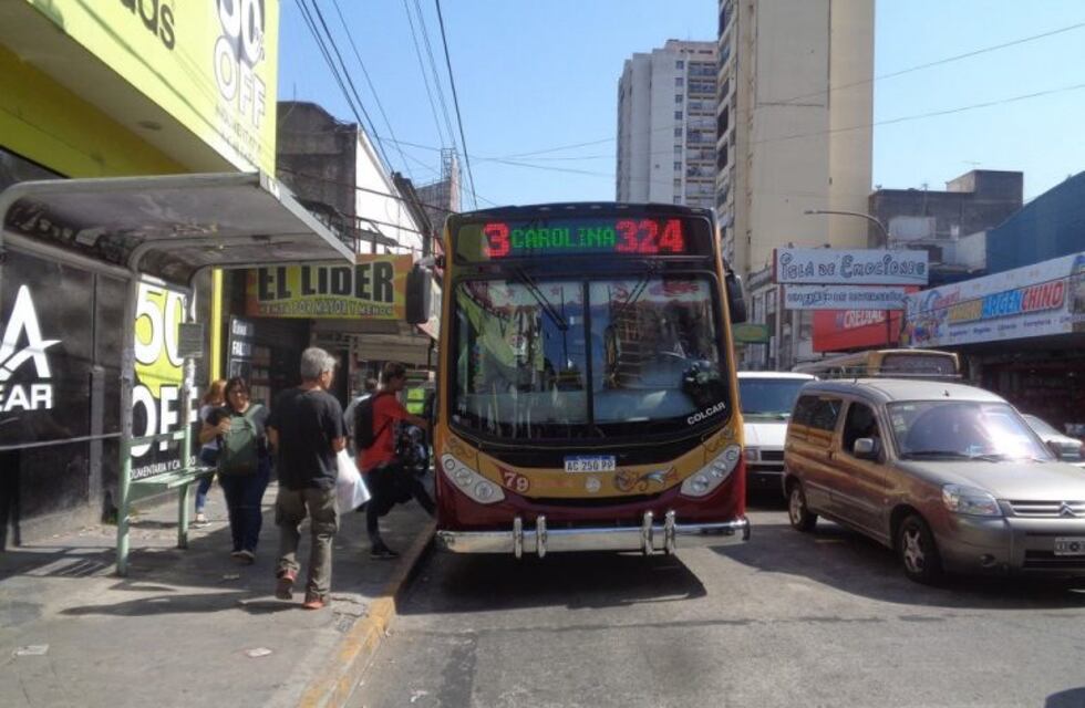 Le cortaron un dedo a un colectivero al que le robaron y hay varias líneas de paro