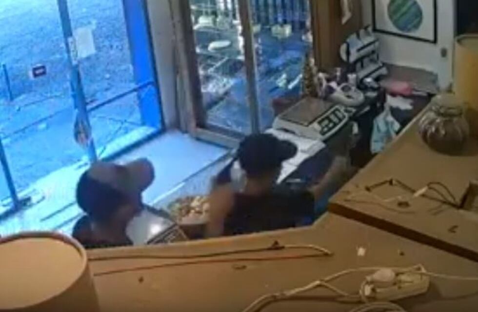 En 45 segundos se llevaron la recaudación de una panadería de Villa Elisa