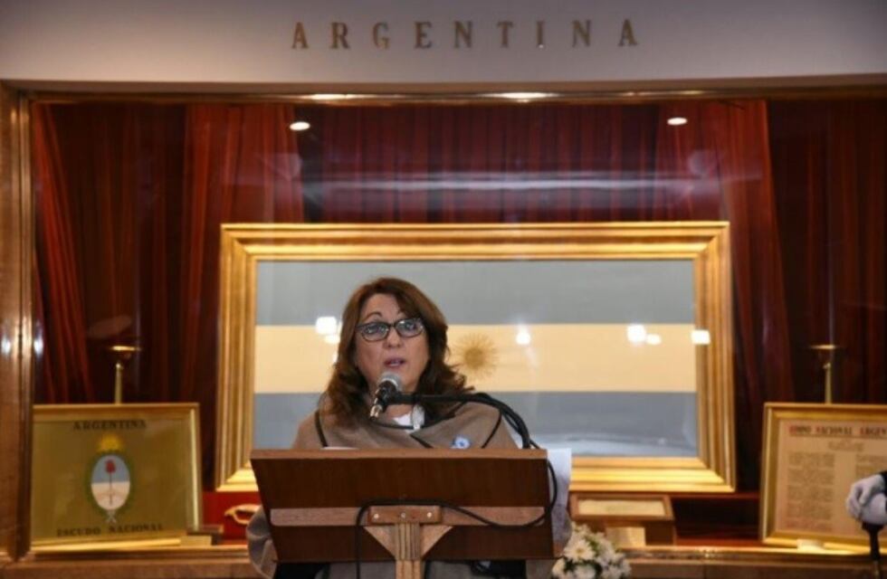 En el acto por el 25 de Mayo, Fein pidió "replicar los valores patrios"