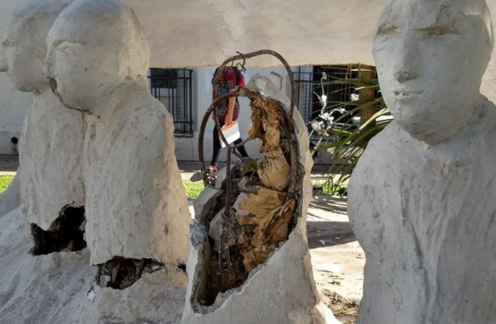 Denuncia penal por daños en el monumento a los desaparecidos