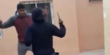 Un alumno intentó acuchillar a otro en el patio de una escuela de Santa Fe