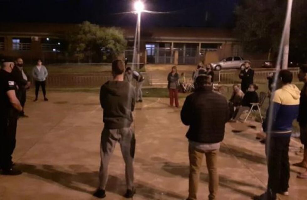 Vecinos del barrio Los Lapachos se reunieron con la policía por la inseguridad