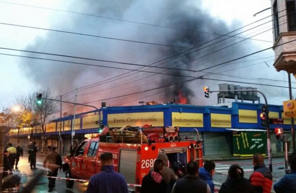 Se incendió la feria "La Saladita" a la vuelta de la Estación Constitución