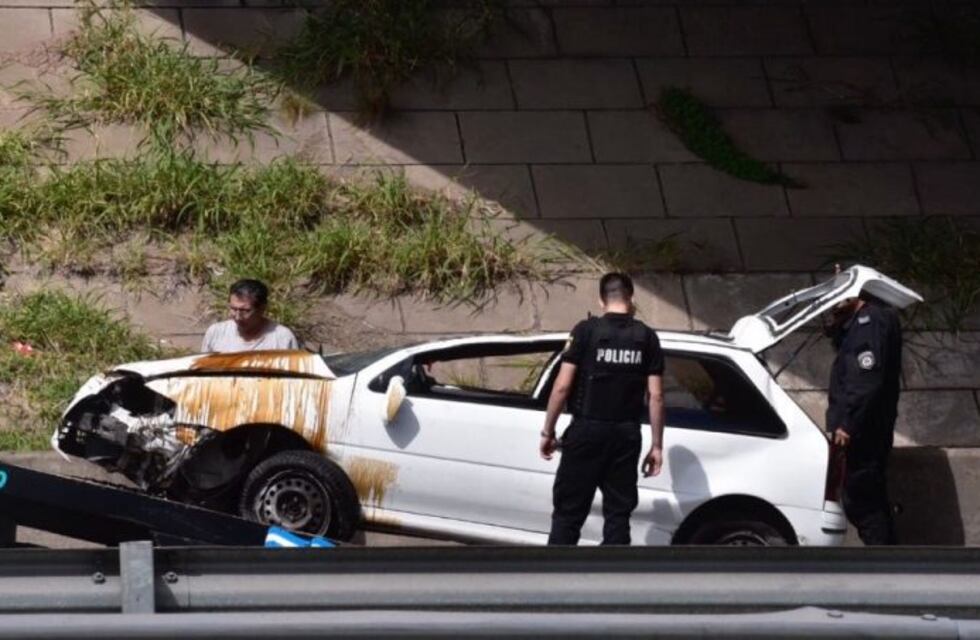 Despiste y vuelco en Circunvalación dejó a una persona con heridas de gravedad