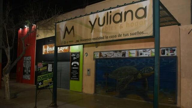 La mueblería fue el escenario del violento robo.