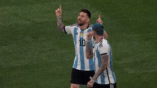 Lionel Messi metió un golazo para poner el 1-0 de Argentina ante Australia, en amistoso en China. (AP)