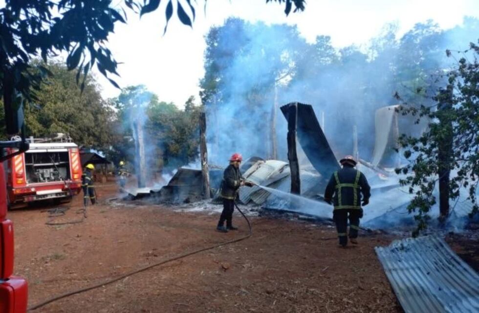 Incendio en Panambí consumió un galpón y un vehículo
