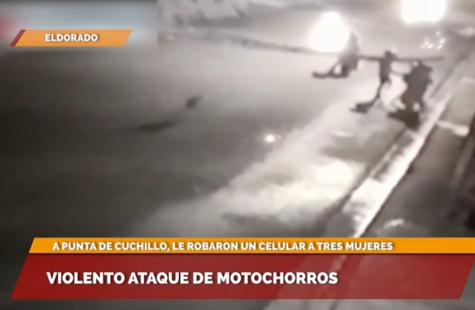 A punta de cuchillo, delincuentes le roban el celular a un grupo de mujeres