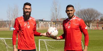 Fernando Alarcón, junto a Ezequiel Parnisari, dos de los jugadores con más reconocimiento en Instituto (Prensa Instituto).