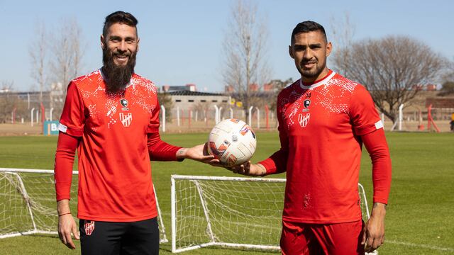 Fernando Alarcón, junto a Ezequiel Parnisari, dos de los jugadores con más reconocimiento en Instituto (Prensa Instituto).