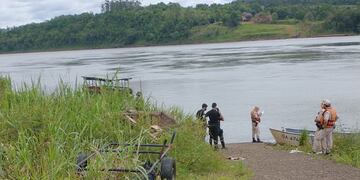 Encontraron sin vida al colombiano que naufragó en las aguas del Paraná en Eldorado.