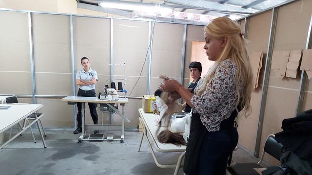 Internas de la Unidad 52 confeccionar pelucas para pacientes oncológicos