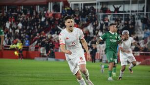 Se viene Nicolás Cordero, el delantero que cubrirá en Instituto la baja por el "Diablito" Suárez (Huracán).