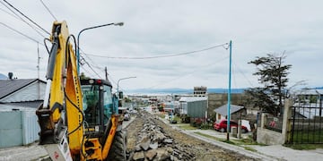 La Municipalidad de Ushuaia realiza trabajos en la calle Pontón Río Negro.