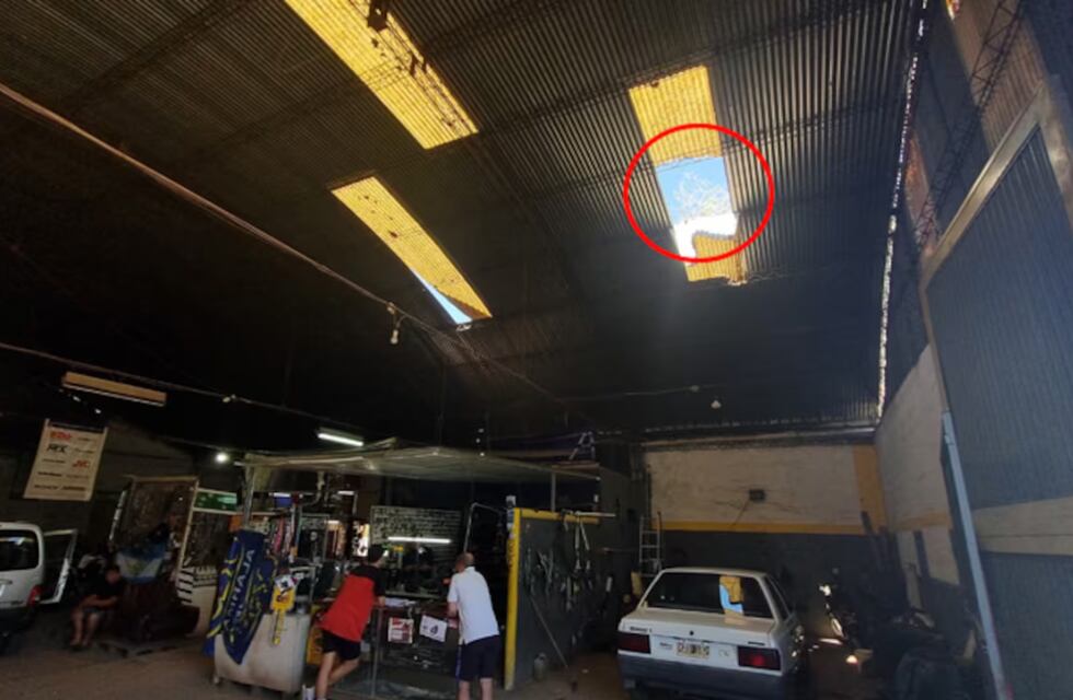 Insólito en Córdoba: abrió su taller y encontró a un ladrón tirado en el piso