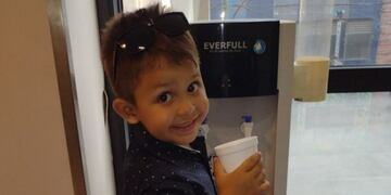 Andy, el niño de 3 años que sobrevivió al cáncer de hígado.