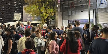 Hinchas de San Lorenzo se manifestaron en Av. La Plata