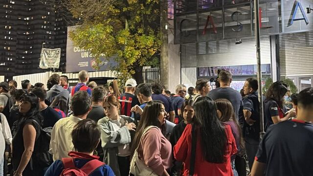 Hinchas de San Lorenzo se manifestaron en Av. La Plata