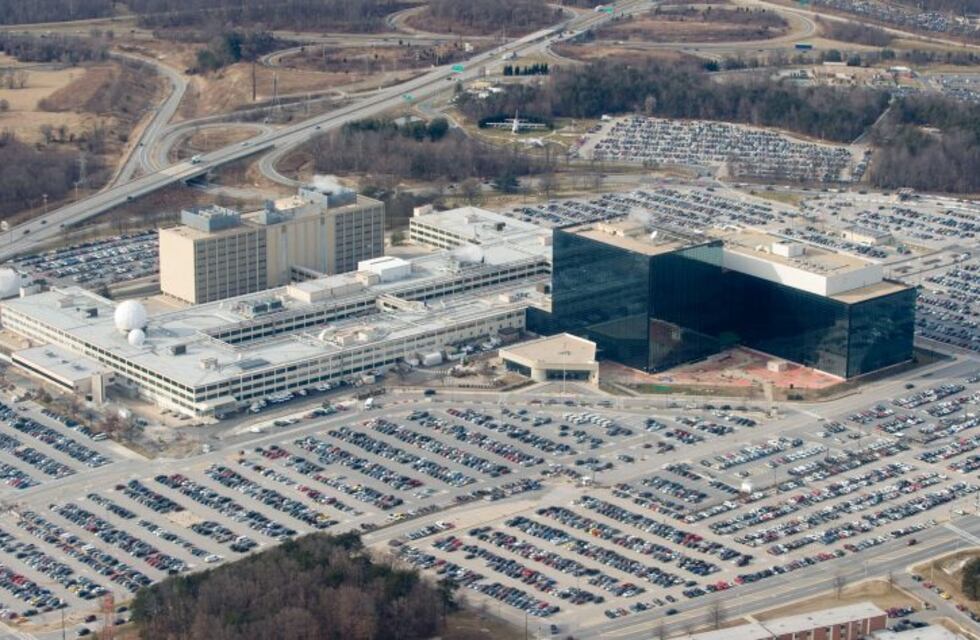 Una persona resultó herida tras un tiroteo frente a una agencia de inteligencia estadounidense