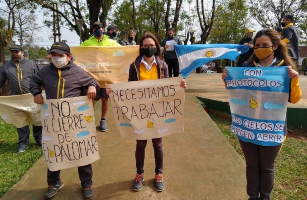Personal de aerolíneas low cost reclamaron en contra del cierre de "El Palomar"